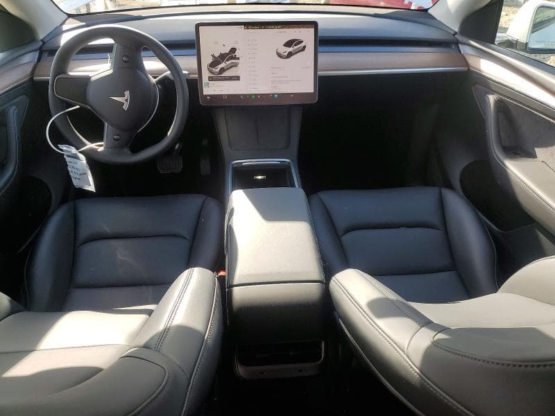 2025 TESLA MODEL Y 8
