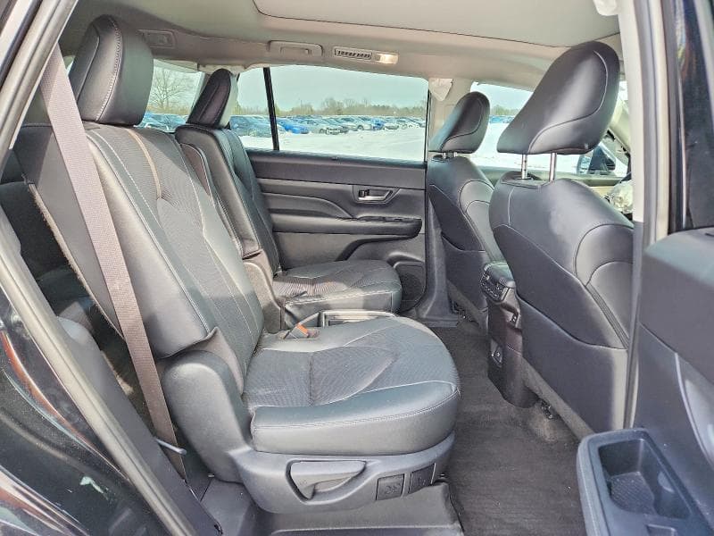 2024 TOYOTA GRAND HIGHLANDER XLE 11
