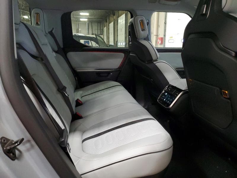 2025 RIVIAN R1T ADVENTURE 10