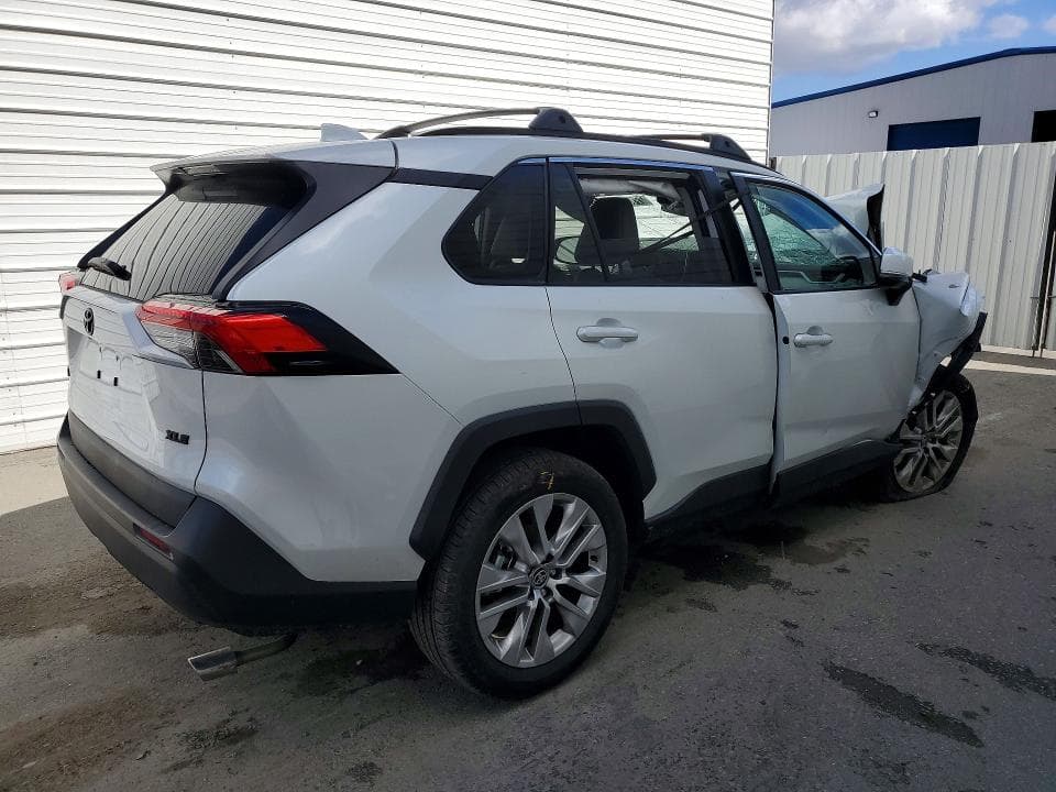 2025 TOYOTA RAV4 XLE PREMIUM 3