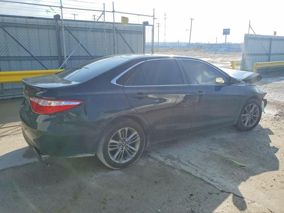 2017 TOYOTA CAMRY SE 3