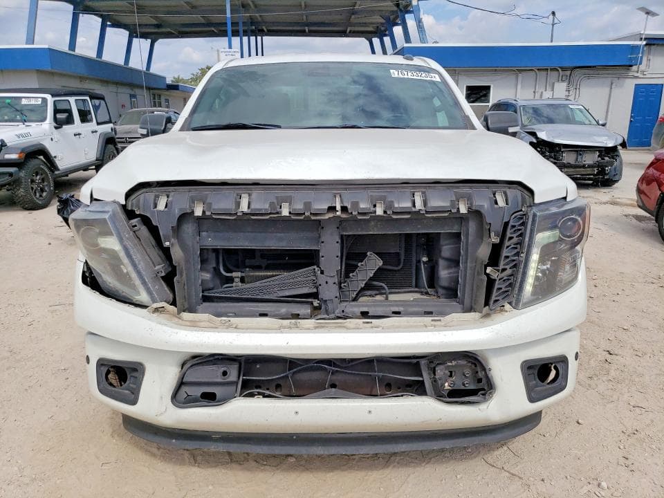 2019 NISSAN TITAN PLATINUM RESERVE 5