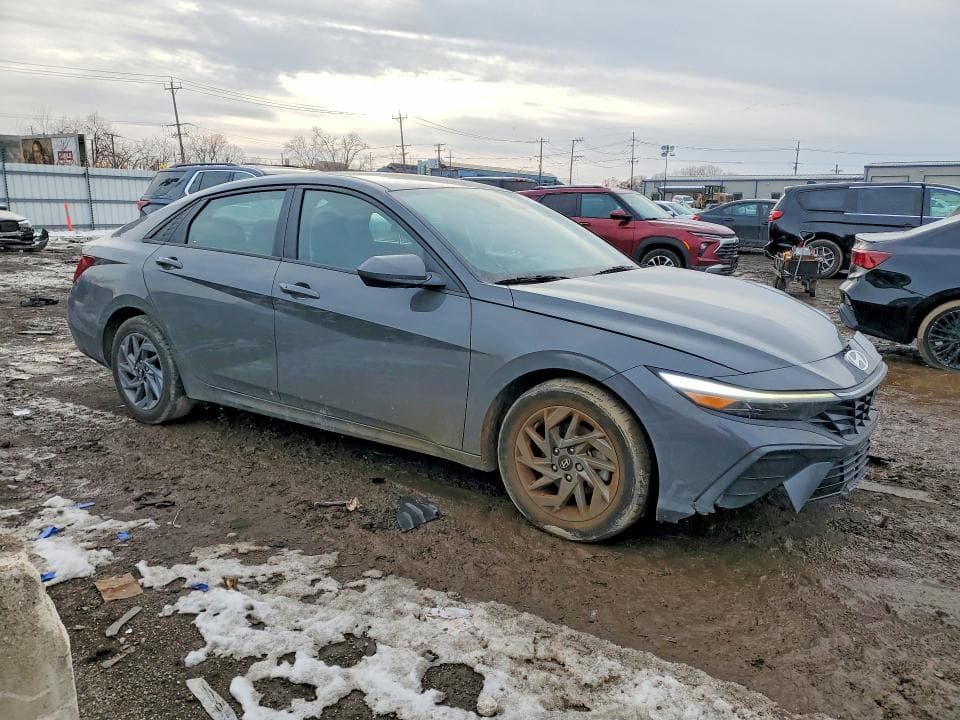 2024 HYUNDAI ELANTRA SEL 4