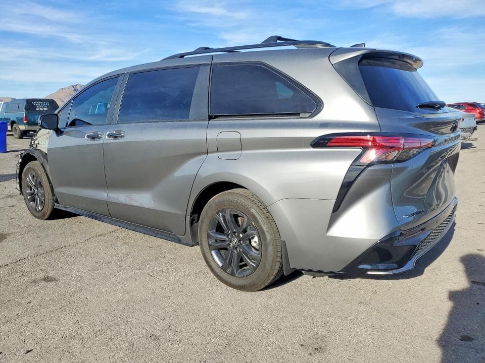 2026 TOYOTA SIENNA XSE 2