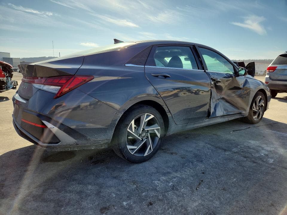 2024 HYUNDAI ELANTRA SEL 3