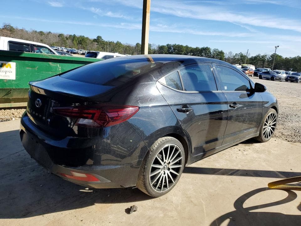 2020 HYUNDAI ELANTRA SE 3