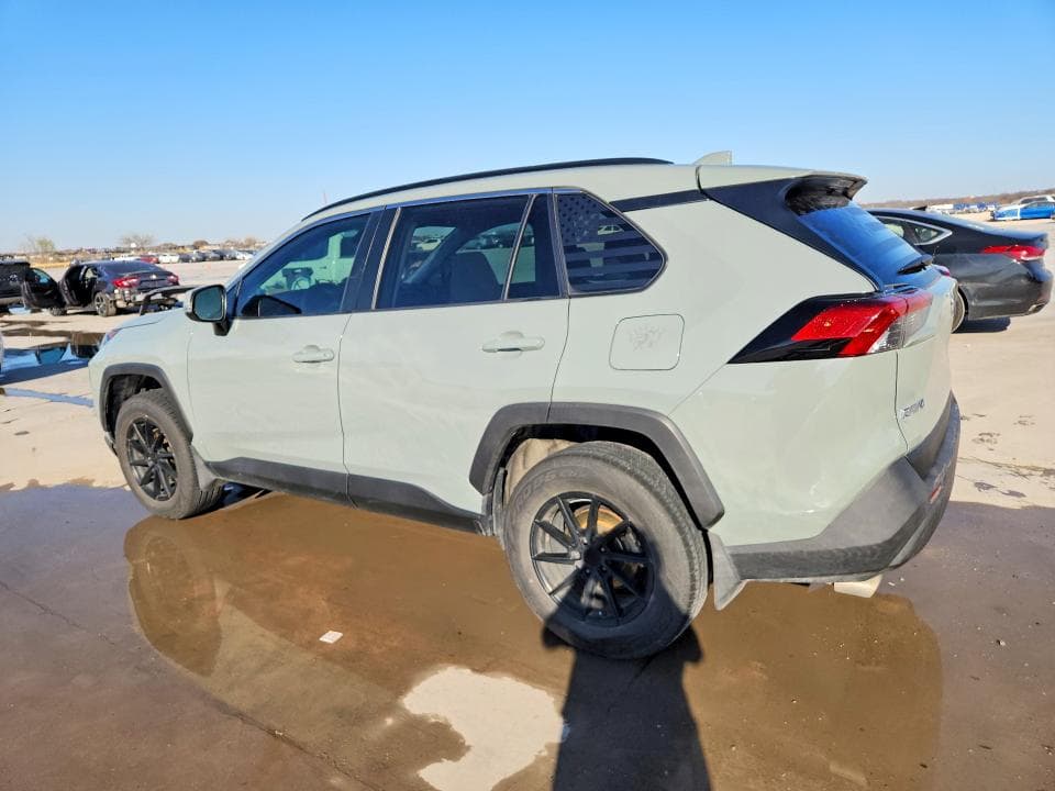 2021 TOYOTA RAV4 XLE 2