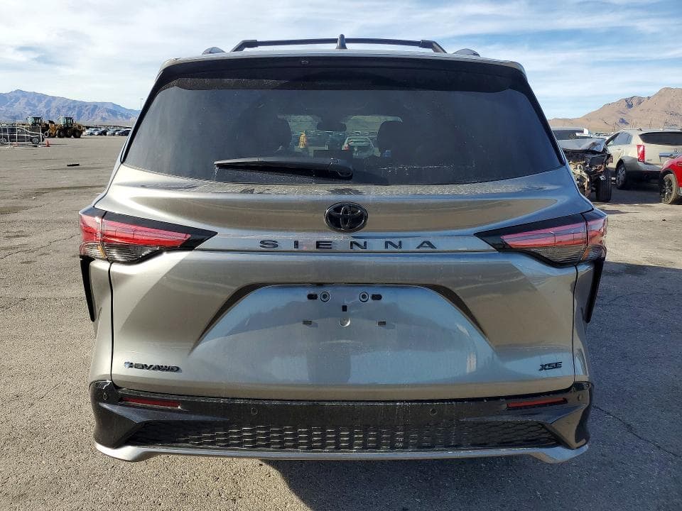 2026 TOYOTA SIENNA XSE 6