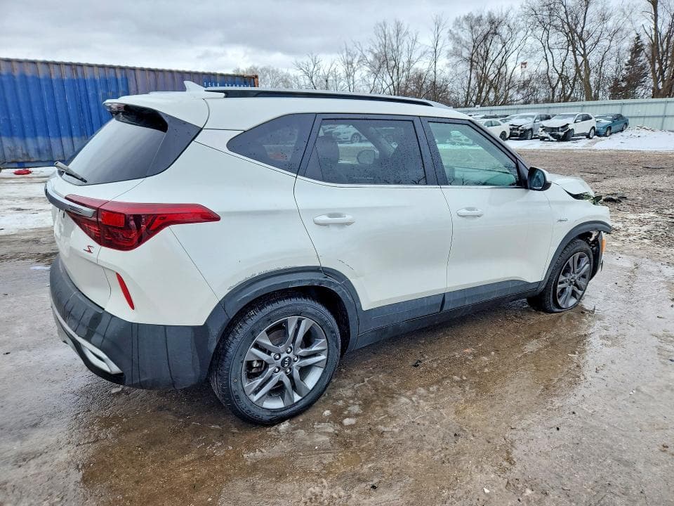 2021 KIA SELTOS S 3