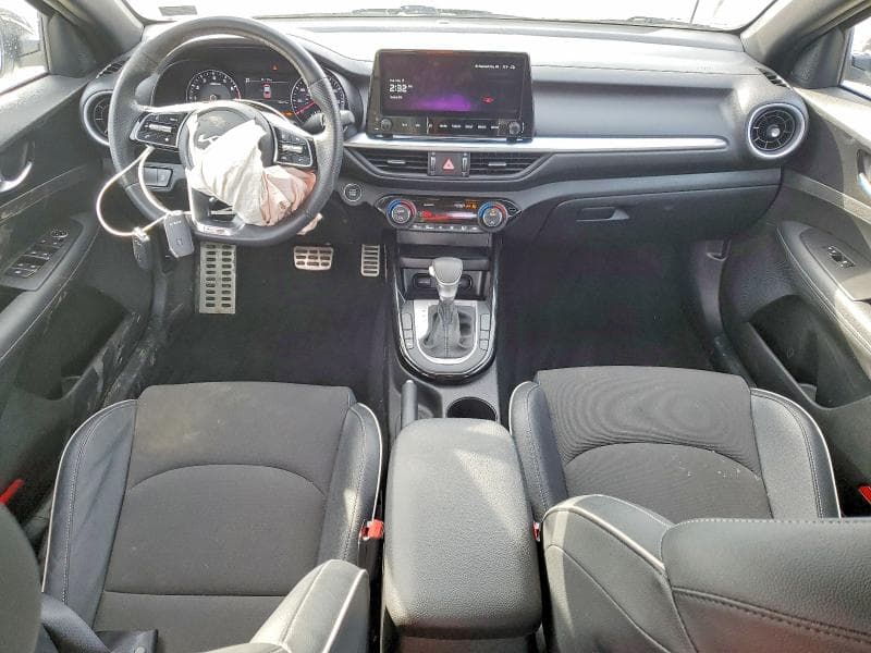 2023 KIA FORTE GT-LINE 8