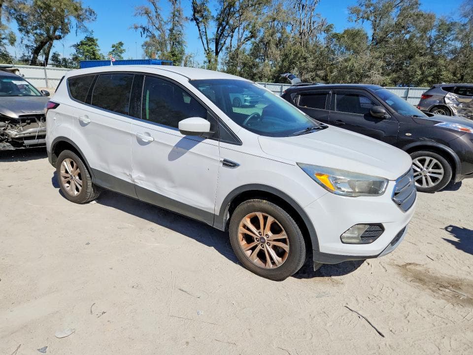 2017 FORD ESCAPE SE 4