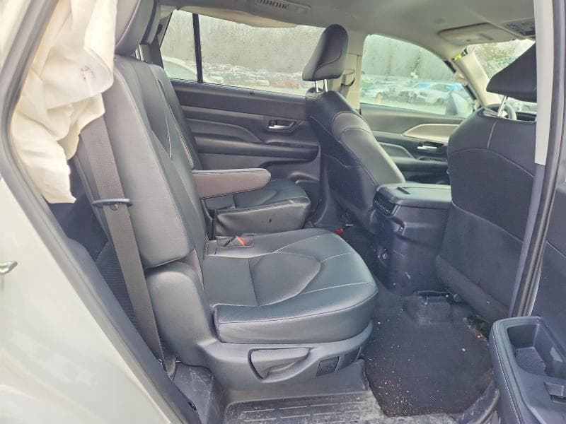 2024 TOYOTA GRAND HIGHLANDER XLE 11