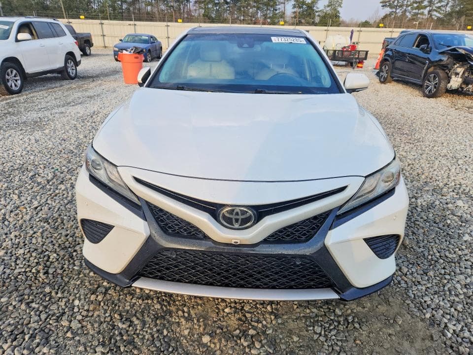 2018 TOYOTA CAMRY XSE 5