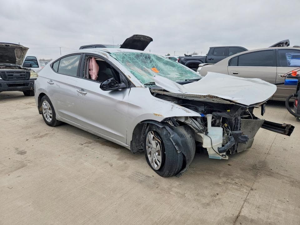 2018 HYUNDAI ELANTRA SE 4