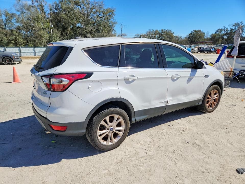 2017 FORD ESCAPE SE 3