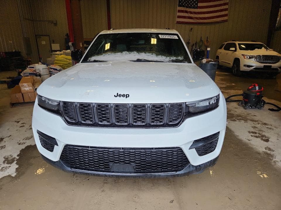 2023 JEEP GRAND CHEROKEE LAREDO 5