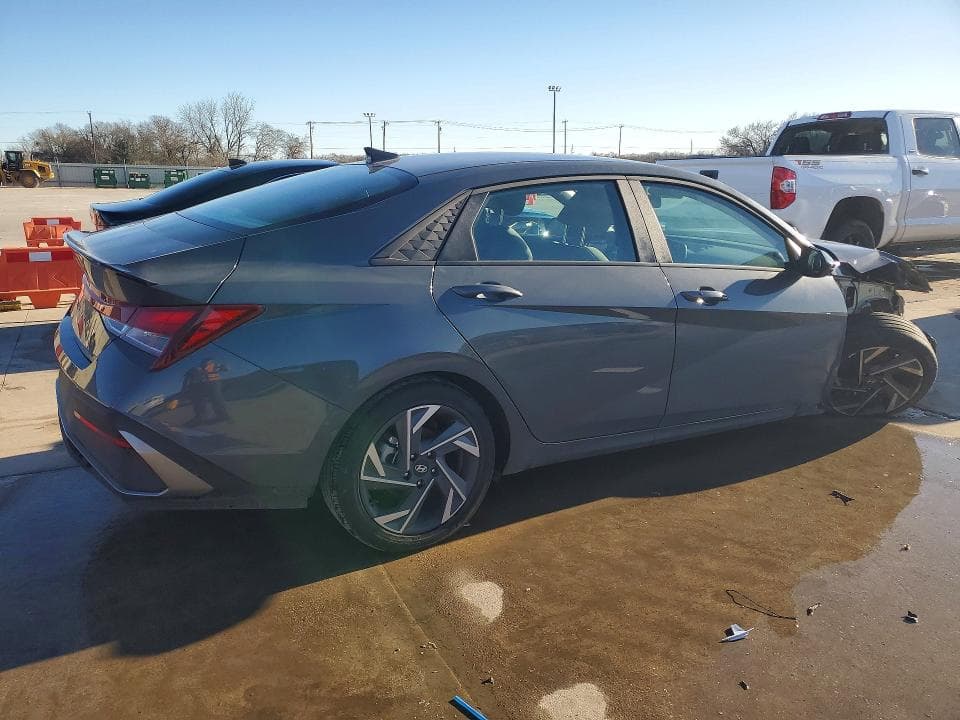 2025 HYUNDAI ELANTRA SEL SPORT 3