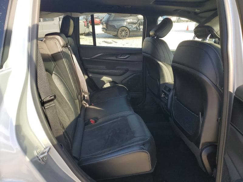 2025 JEEP GRAND CHEROKEE LAREDO 11