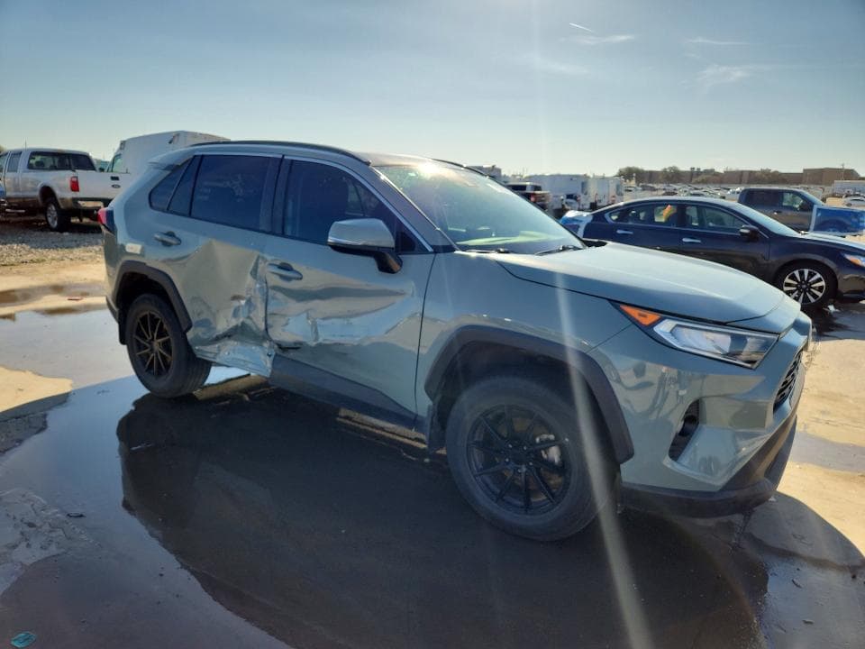 2021 TOYOTA RAV4 XLE 4