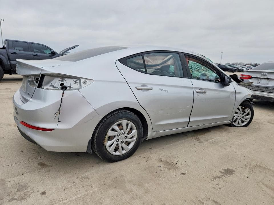 2018 HYUNDAI ELANTRA SE 3
