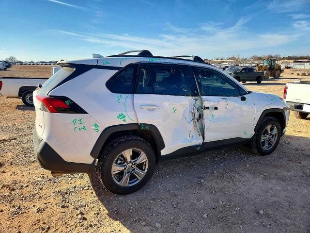 2024 TOYOTA RAV4 XLE 3