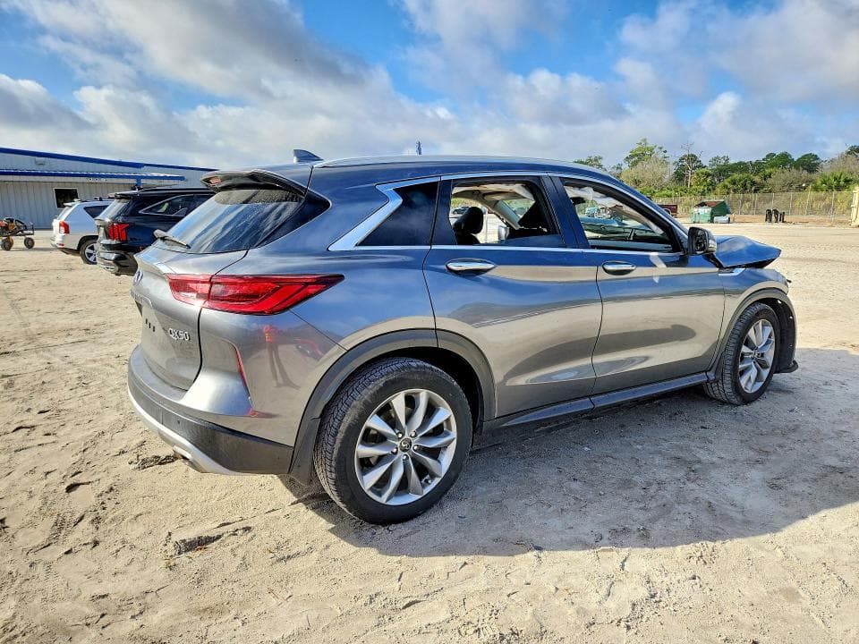 2022 INFINITI QX50 LUXE 3
