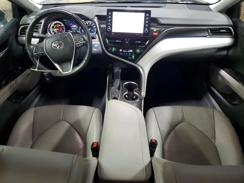 2022 TOYOTA CAMRY XLE 8