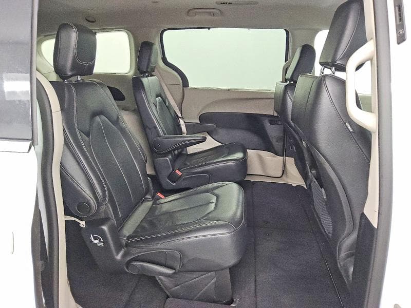 2022 CHRYSLER PACIFICA TOURING L 11