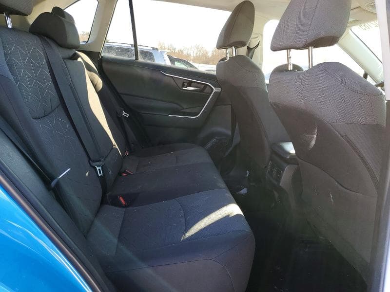 2021 TOYOTA RAV4 XLE 11