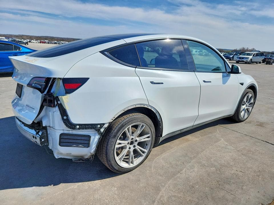 2023 TESLA MODEL Y 3
