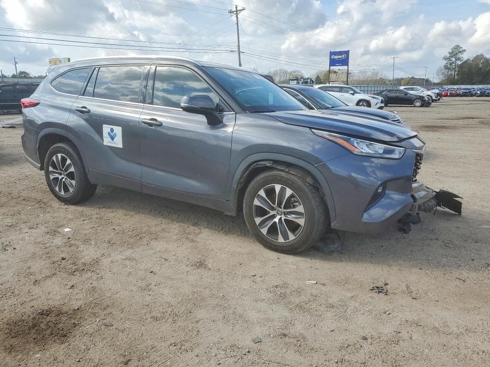 2020 TOYOTA HIGHLANDER XLE 4