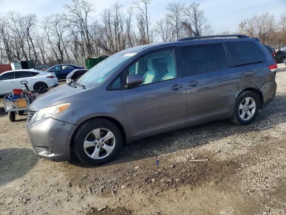 2012 TOYOTA SIENNA
