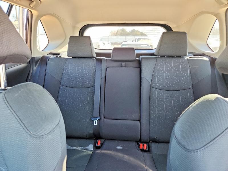 2024 TOYOTA RAV4 XLE 10