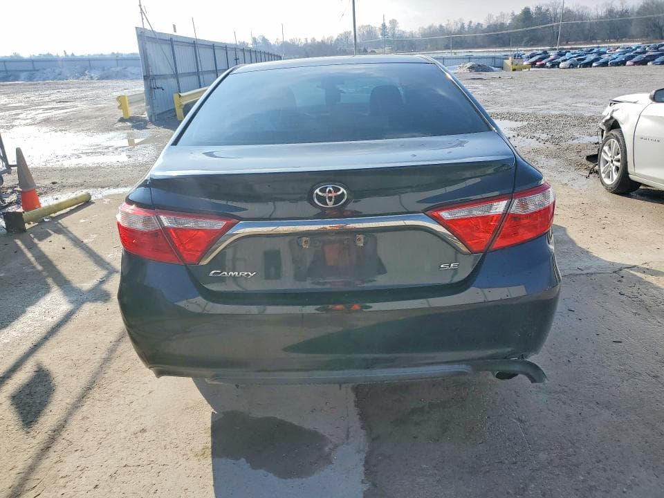 2017 TOYOTA CAMRY SE 6
