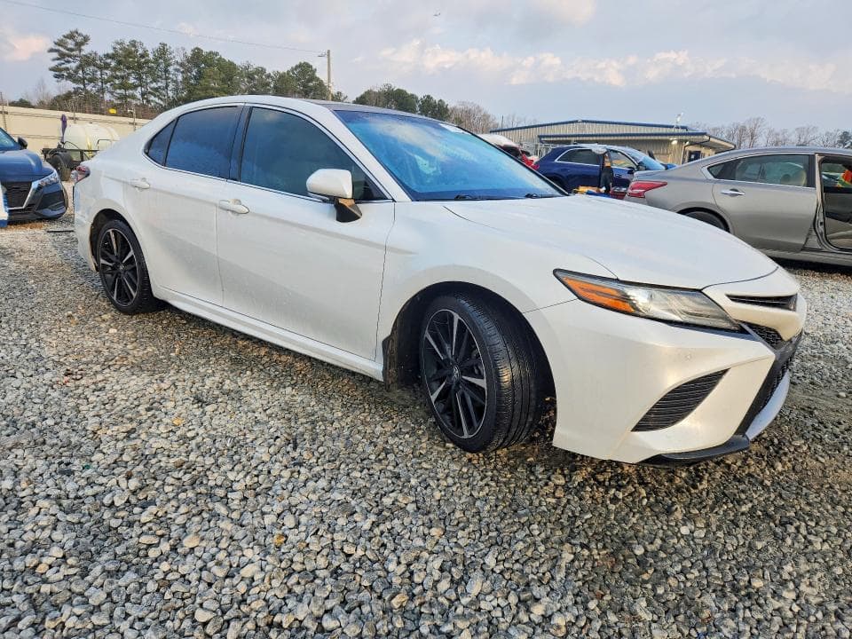 2018 TOYOTA CAMRY XSE 4