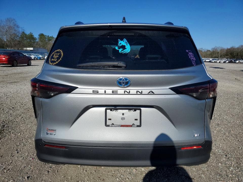 2025 TOYOTA SIENNA XLE 6