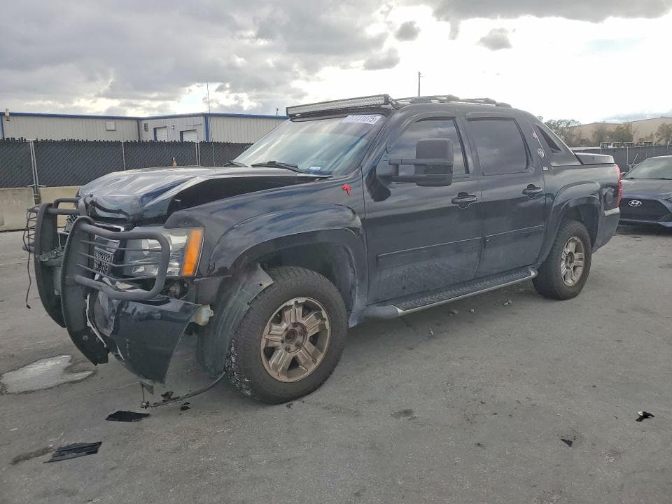 2013 CHEVROLET AVALANCHE - 1
