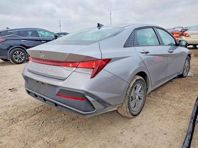 2025 HYUNDAI ELANTRA SE 3