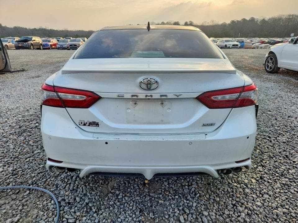 2018 TOYOTA CAMRY XSE 6