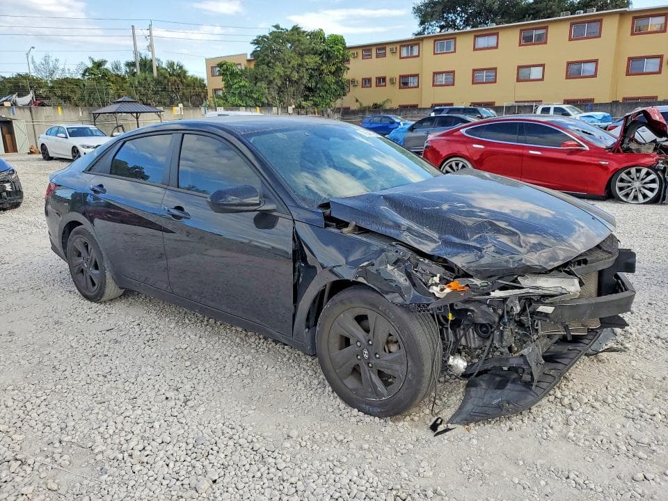 2022 HYUNDAI ELANTRA SEL 4