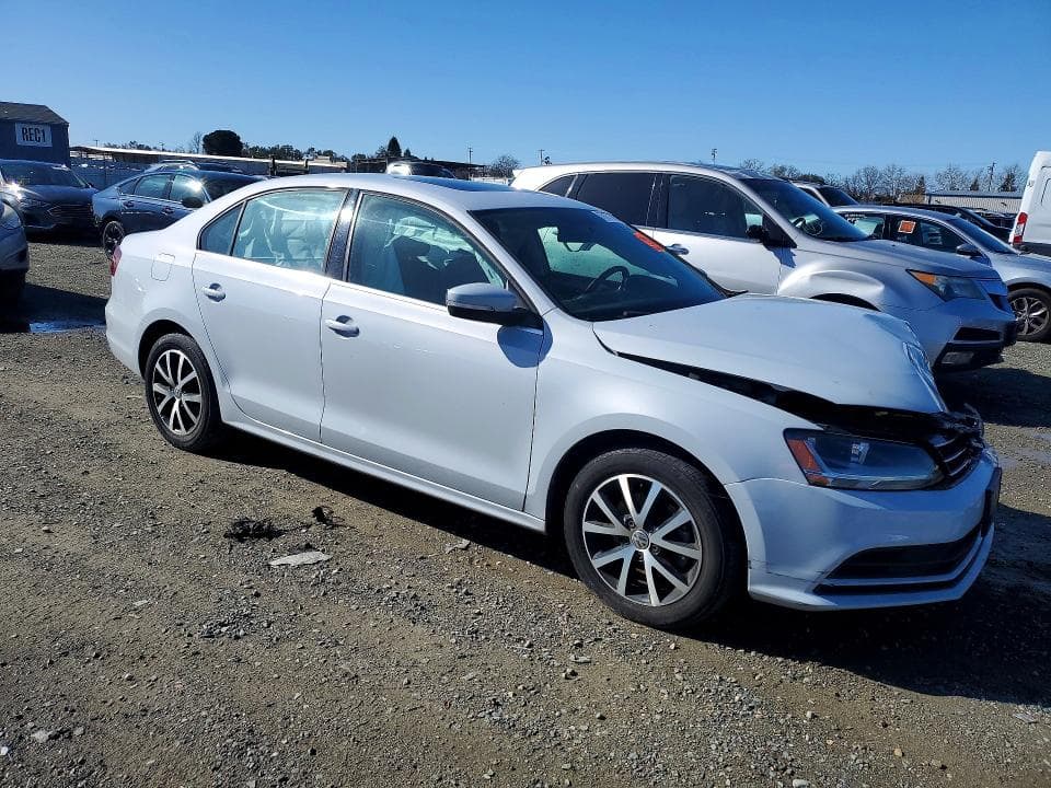 2017 VOLKSWAGEN JETTA SE 4