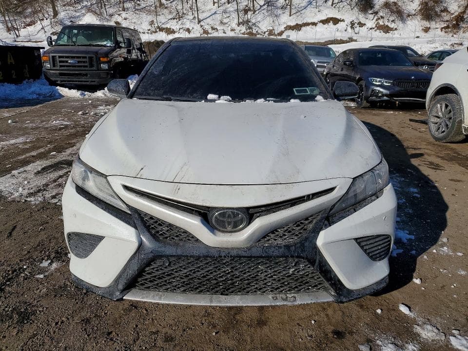 2018 TOYOTA CAMRY XSE 5