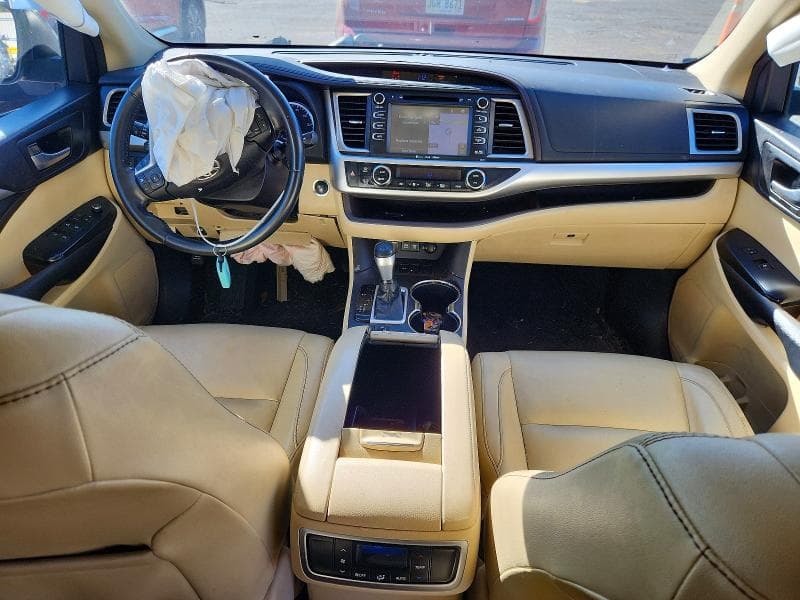 2018 TOYOTA HIGHLANDER SE 8