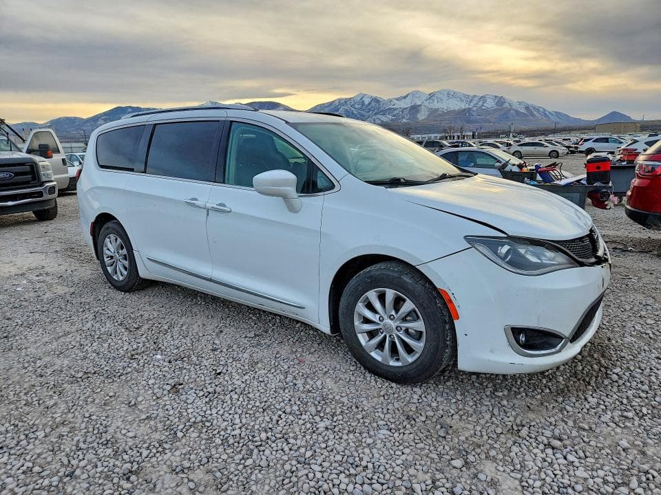 2018 CHRYSLER PACIFICA TOURING L 4