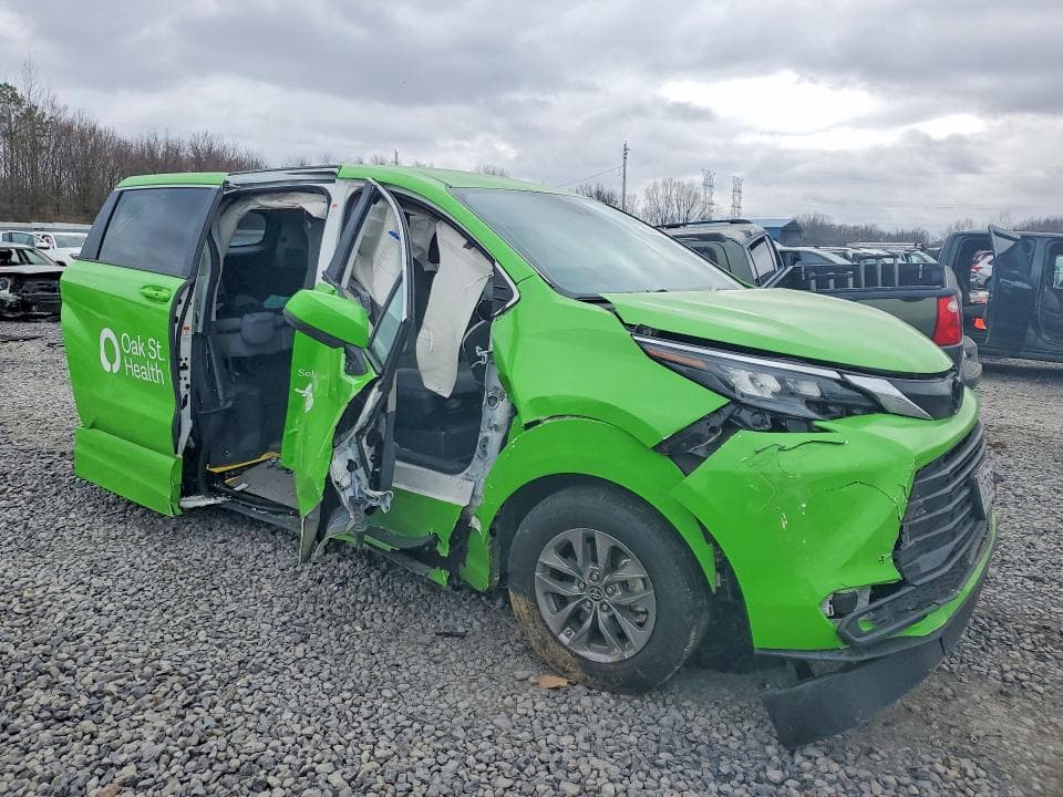 2024 TOYOTA SIENNA 4