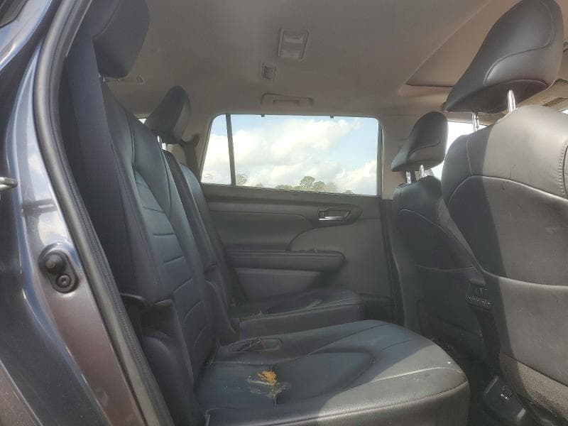 2020 TOYOTA HIGHLANDER XLE 11