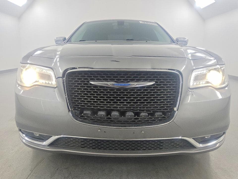 2018 CHRYSLER 300 LIMITED 5
