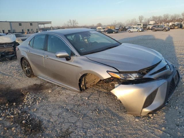 2020 TOYOTA CAMRY SE 4