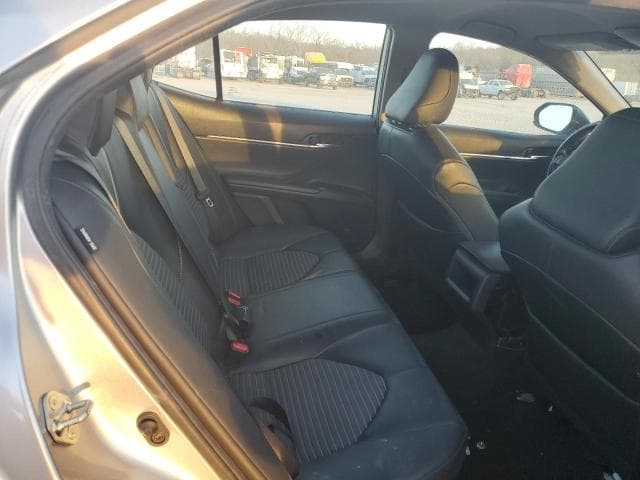 2020 TOYOTA CAMRY SE 10