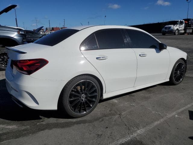 2019 MERCEDES-BENZ A 220 3